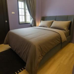 Ένα ή περισσότερα κρεβάτια σε δωμάτιο στο New Five Star Home- Patong Beach