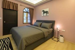 Ένα ή περισσότερα κρεβάτια σε δωμάτιο στο New Five Star Home- Patong Beach +18 φωτογραφίες