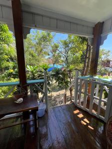 Ban công/sân hiên tại Deja Vu Bungalows