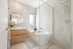 Ванная комната в Basalt Beach House +31 фотография