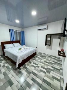 Giường trong phòng chung tại Casa de las aves