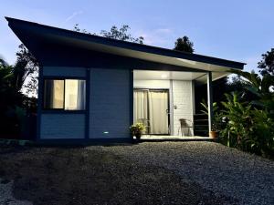a blue and white tiny house with a porch at Casa de las aves in Guayabal