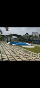 Swimmingpoolen hos eller tæt på mizzu