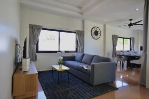 Posezení v ubytování 4BR Pool Villa Rosso