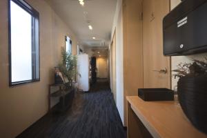 Una televisión o centro de entretenimiento en Excellent Hotel - Vacation STAY 50210v