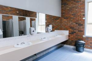 Ванная комната в Warra Gnan Coastal Camp +15 фотографий