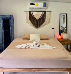 Giường trong phòng chung tại Deer House Cabuya