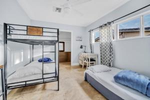 Φωτογραφία από το άλμπουμ του Hard Rock 2 Bed-1Bath Private Guest House with shared pool στο Χόλιγουντ