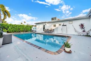 Φωτογραφία από το άλμπουμ του Hard Rock 2 Bed-1Bath Private Guest House with shared pool στο Χόλιγουντ