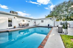 Φωτογραφία από το άλμπουμ του Hard Rock 2 Bed-1Bath Private Guest House with shared pool στο Χόλιγουντ