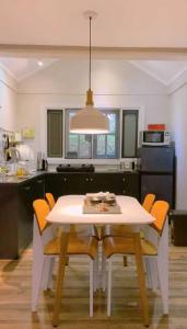 Fotografie z fotogalerie ubytování The Pine Forest Villas v destinaci Pondok Cipaseban