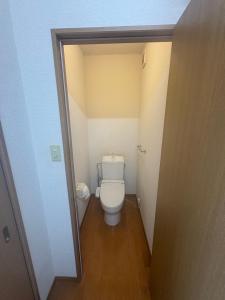 Ένα μπάνιο στο ゲストハウスレポーレ山大前