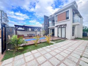 Το κτήριο όπου στεγάζεται  η βίλα