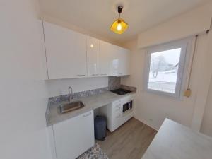 Kuchyň nebo kuchyňský kout v ubytování Charmant studio au calme près du centre des Rousses pour 3 personnes - FR-1-834-17