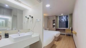 Koupelna v ubytování Shinewoo Hotel + 74 fotografií