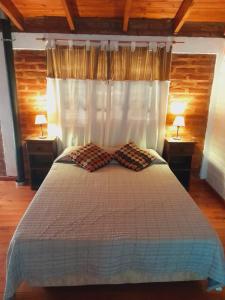 Ένα ή περισσότερα κρεβάτια σε δωμάτιο στο Complejo Rey del Bosque