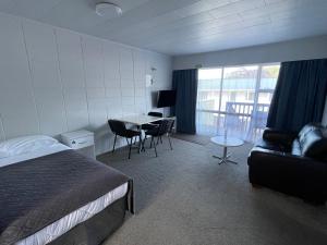 Ένα ή περισσότερα κρεβάτια σε δωμάτιο στο Aaron Court Motel Whangarei +13 φωτογραφίες