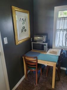 Ảnh trong thư viện ảnh của Hidden Gem In Plain Sight ở Van Nuys Airport