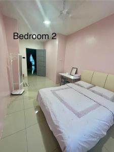 a bedroom with a bed and a desk with a laptop at 4 Bedroom 4 PRIVATE BATHROOM 4B12B 5 min City Center in Ipoh