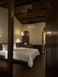 Postel nebo postele na pokoji v ubytování Cheers Ecolodge Du Già