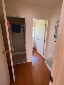 Phòng tắm tại hahei bach