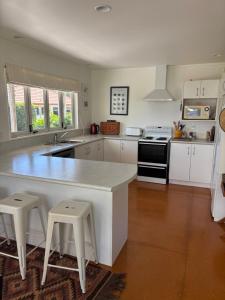 Nhà bếp/bếp nhỏ tại hahei bach +9 ảnh