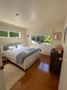 Giường trong phòng chung tại hahei bach