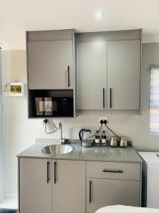 Η κουζίνα ή μικρή κουζίνα στο Ziyacebisa Group Apartments