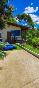 Un jardín fuera de Cabana nas Montanhas Capixabas