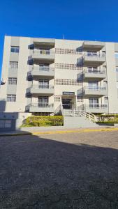 El edificio en el que está el departamento