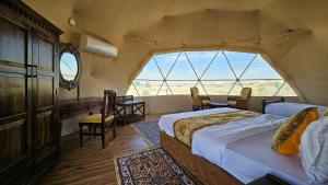 Кровать или кровати в номере Crystal Resort