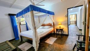 Una cama o camas en una habitación de Allison Homes