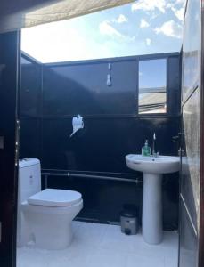 Koupelna v ubytování AL-ARJA camp