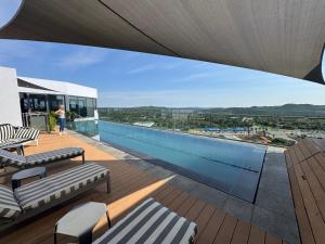 Swimmingpoolen hos eller tæt på Menlyn Maine Residences 813