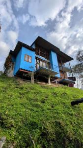 Budova, kde se chata nachází