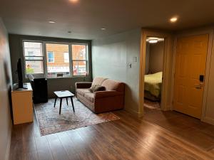 Φωτογραφία από το άλμπουμ του 1 Bedroom Suite King Bed Central Beamsville Lincoln σε Beamsville