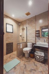 Ένα μπάνιο στο Namtok Sarika Resotel