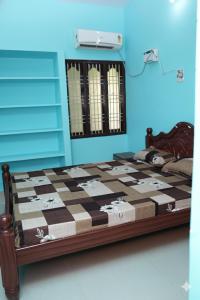 Ένα ή περισσότερα κρεβάτια σε δωμάτιο στο Shalom Inn