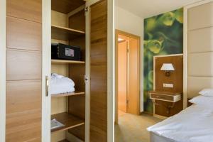Postel nebo postele na pokoji v ubytování Hotel Sonnenhof
