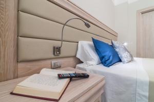 Postel nebo postele na pokoji v ubytování L'Ambasciata Hotel de Charme