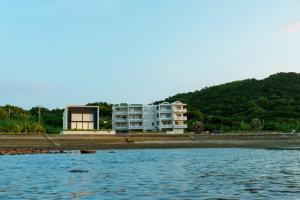 Naturlandskabet i nærheden af lejlighedshotellet