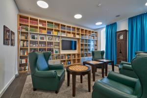 TV a/nebo společenská místnost v ubytování Hotel Elbresidenz an der Therme