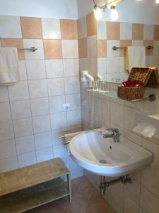 Phòng tắm tại Gasthof-Pension Golob
