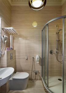 Koupelna v ubytování Hotel 19 + 34 fotografií