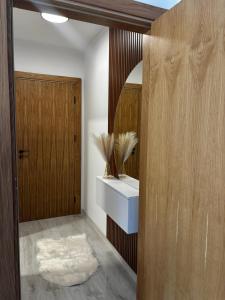 En eller flere senge i et værelse på Thermal Bliss Apartment