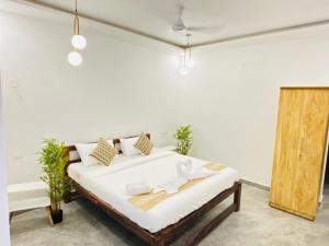 Ένα ή περισσότερα κρεβάτια σε δωμάτιο στο Shades Ivory - Agonda Beach Resort