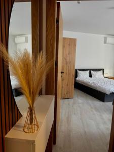 En eller flere senge i et værelse på Thermal Bliss Apartment