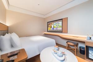 Μια τηλεόραση ή/και κέντρο ψυχαγωγίας στο JI Hotel Shenzhen Bao'an International Airport Huaide