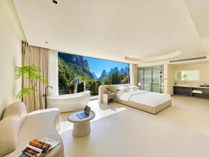 Ένα ή περισσότερα κρεβάτια σε δωμάτιο στο Banshanyue Hotel, Yangshuo +55 φωτογραφίες