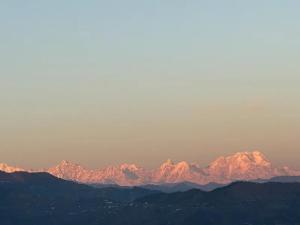 Nespecifikovaný výhled na hory nebo výhled na hory při pohledu z penzionu + 1 fotografie